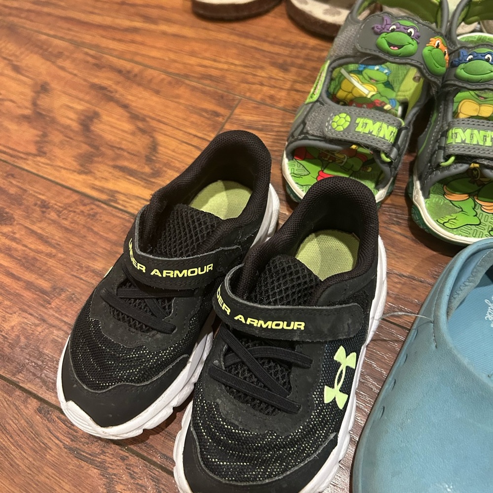 15 pairs of toddler shoes size 8-9